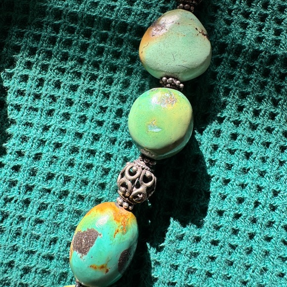 Chunky turquoise necklace with large medallion - Picture 8 of 8